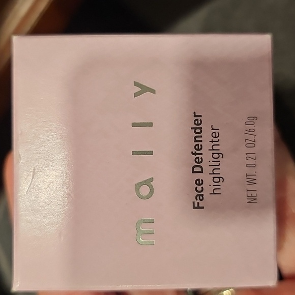 Mally Beauty Face Defender Highlighter "Gorgois Glow Lite'r" NIB - Picture 8 of 8